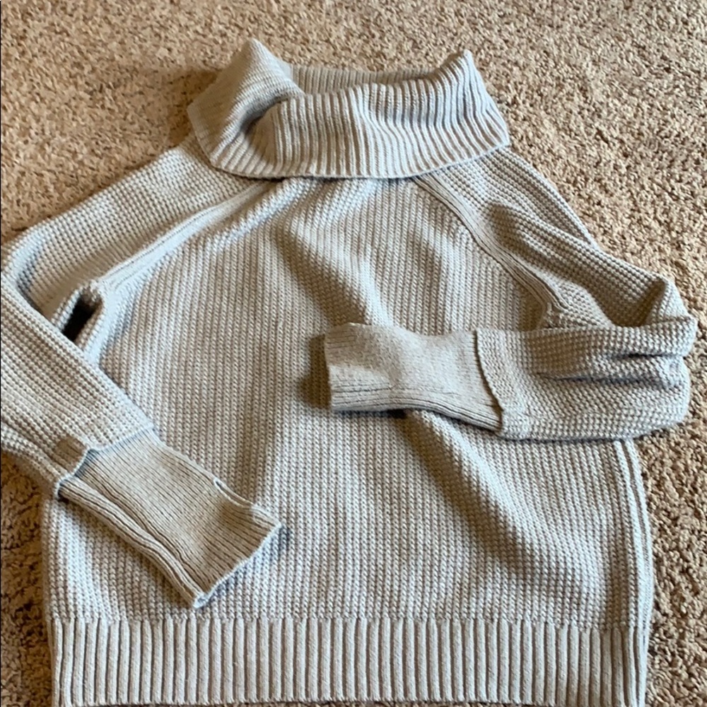 Market spruce Gently used grey turtleneck sweater